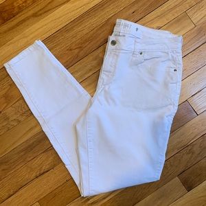 Jennifer Lopez white skinny jeans